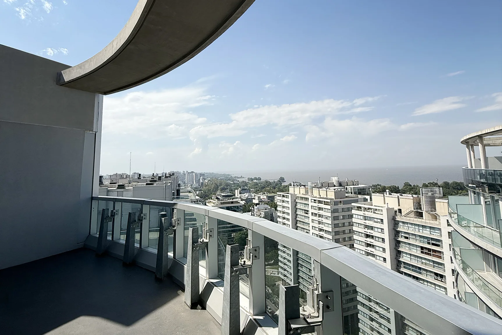 Balcón del triplex A torre Libertador