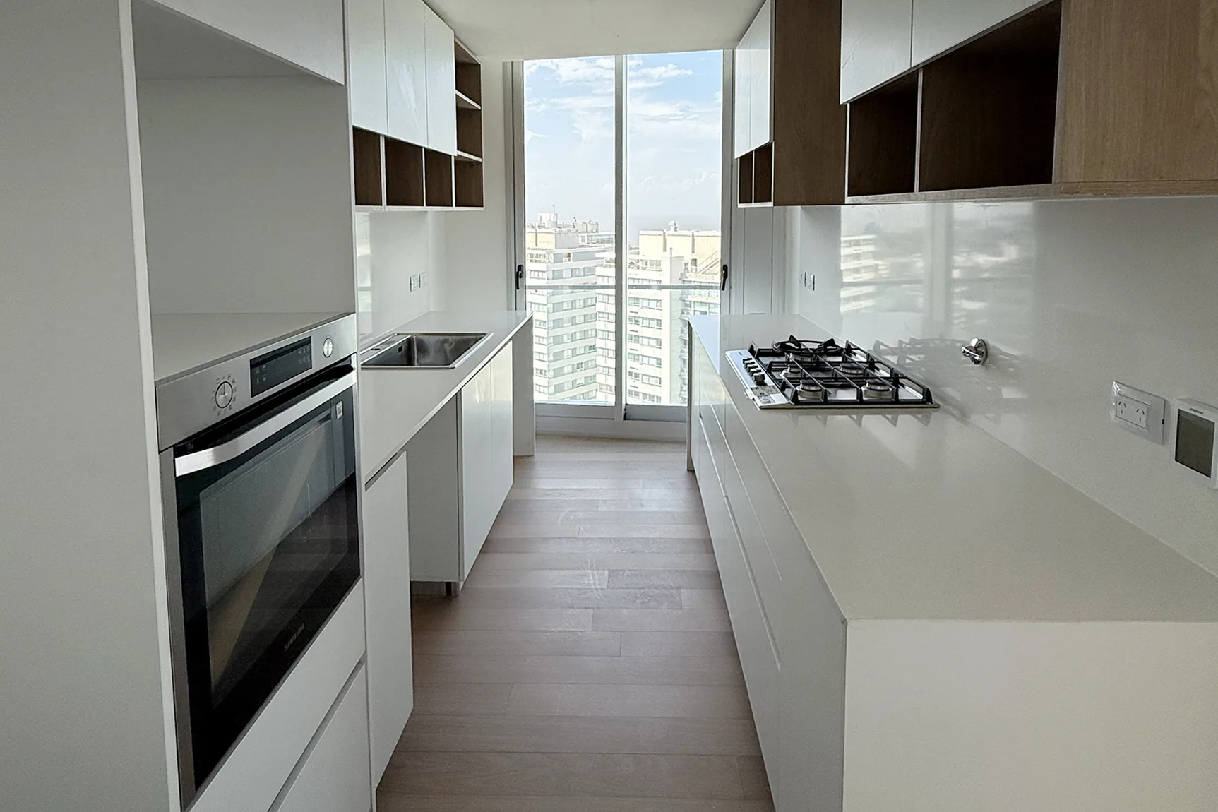 Cocina del triplex A torre Libertador
